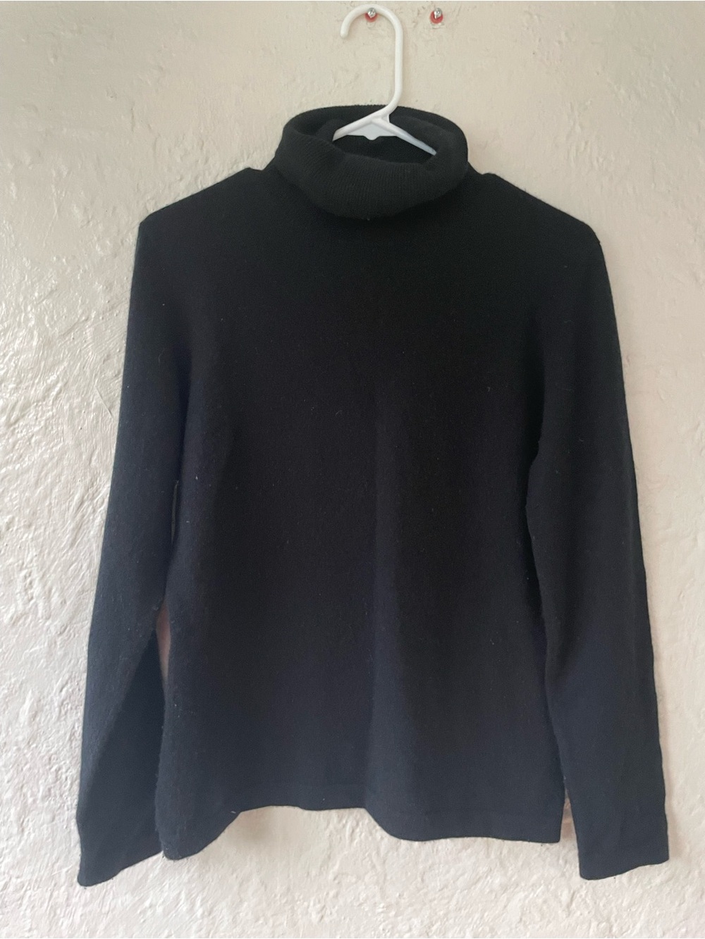 Pure Collection black 100% cashmere long sleeve pullover turtleneck sweater; 14
